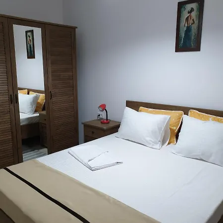 Tina Apartment - Mamaia Nord Apartament *